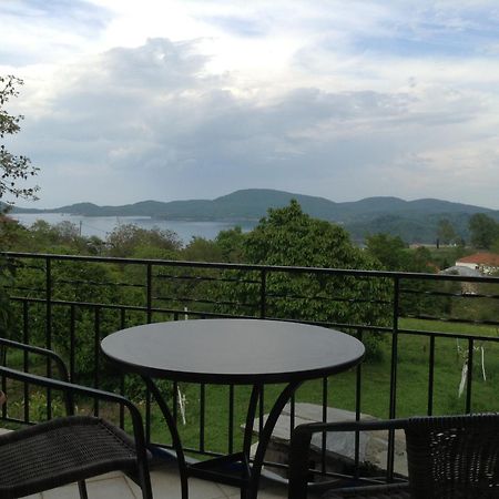 Guesthouse Lamprini Неохори Екстериор снимка